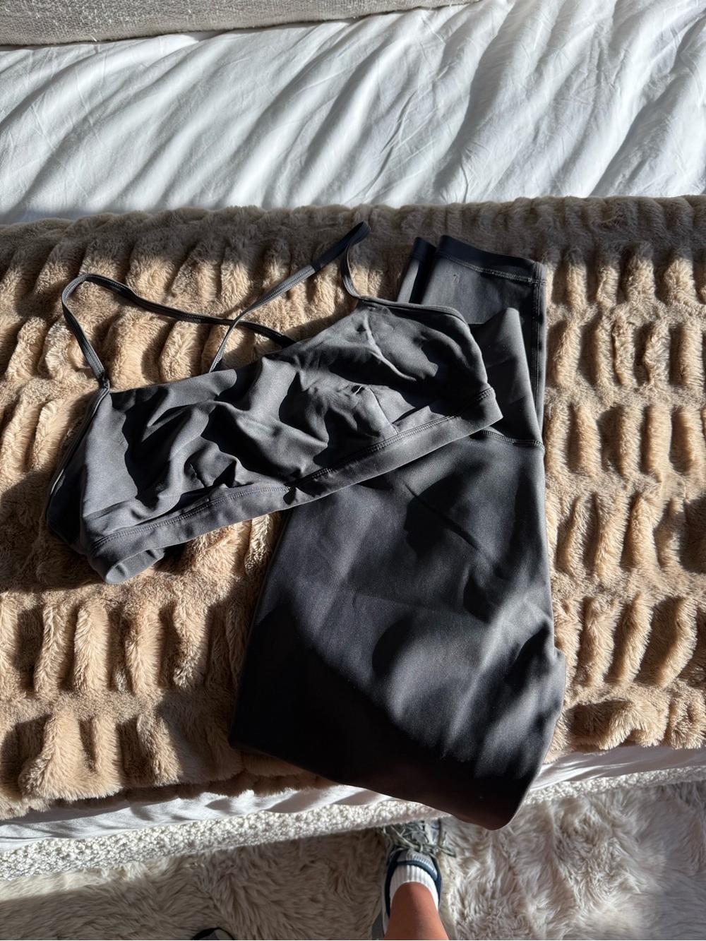 ARITZIA TNA GOLDEN GRAY SET, SIZE 8/M
